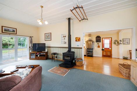 Photo of property in 375 Rangatira Road, Hunterville, 4786