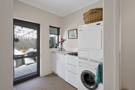 Photo of property in 59 Lismore Street, Merrilands, New Plymouth, 4312
