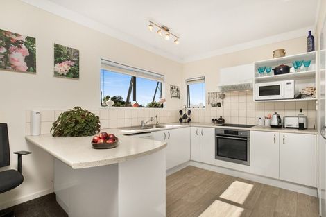 Photo of property in 120 Whangaparaoa Road, Red Beach, 0932