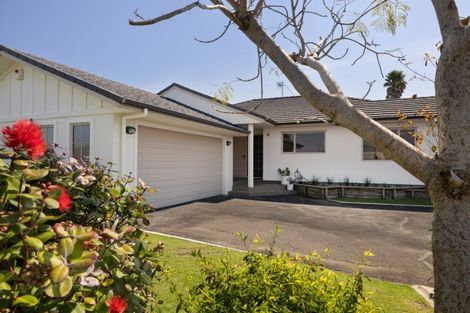 Photo of property in 60 Plateau Heights, Mount Maunganui, 3116