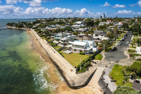 Photo of property in 39 Ocean View Road, Milford, Auckland, 0620