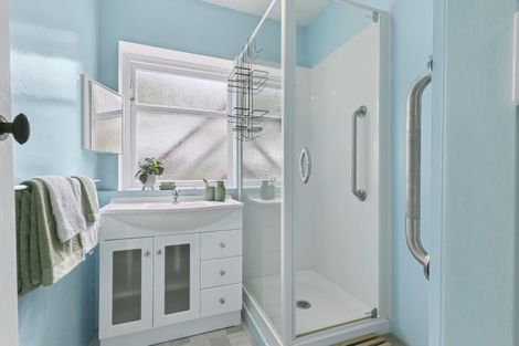 Photo of property in 230 Queens Drive, Lyall Bay, Wellington, 6022