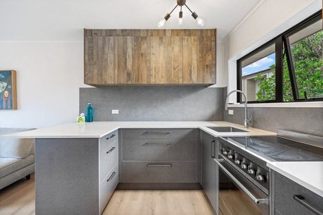 Photo of property in 2/1 Forsythe Place, Massey, Auckland, 0614