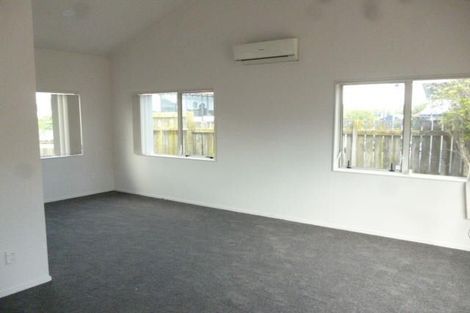 Photo of property in 1/3 Tomintoul Place, Highland Park, Auckland, 2010