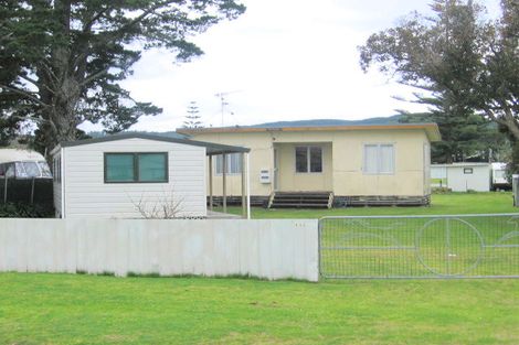 Photo of property in 114 Beverley Terrace, Whangamata, 3620