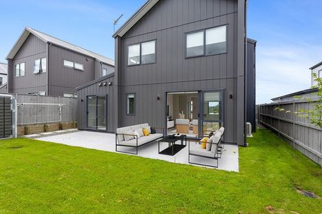 Photo of property in 29 Parkmore Drive, Rosehill, Papakura, 2113