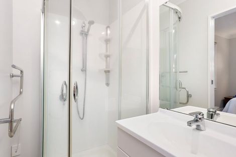 Photo of property in 19 Lawrence Crescent, Hillpark, Auckland, 2102