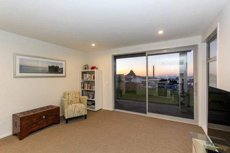 Photo of property in 5a Mission Street, Moturoa, New Plymouth, 4310