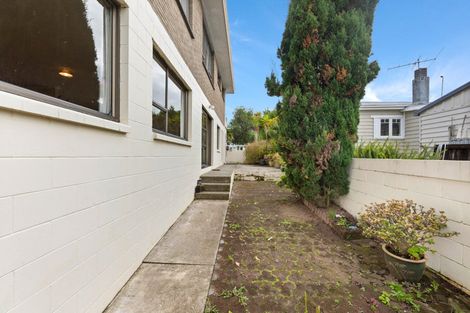 Photo of property in 44 Bradbury Road, Botany Downs, Auckland, 2010