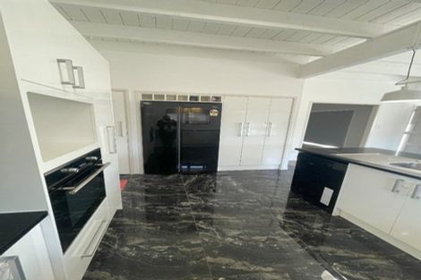 Photo of property in 77 Spence Road, Henderson, Auckland, 0612