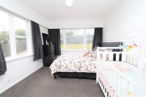 Photo of property in 31 Turville Crescent, Newlands, Wellington, 6037