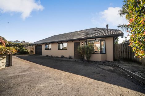Photo of property in 20 Collingwood Road, Waiuku, 2123