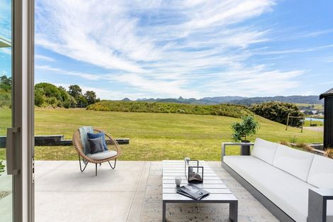 Photo of property in 16 Ian Hopper Way, Pauanui, 3579