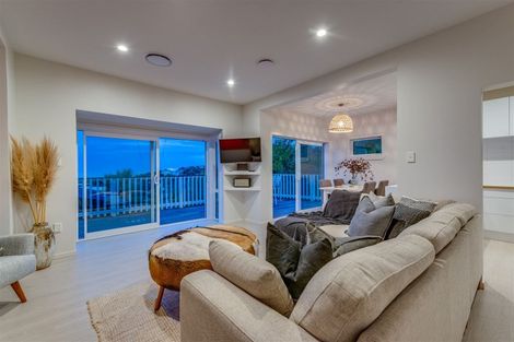 Photo of property in 1/182 Mount Pleasant Road, Mount Pleasant, Christchurch, 8081