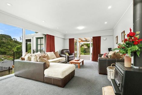 Photo of property in 33 Chester Road, Tawa, Wellington, 5028