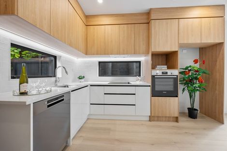 Photo of property in 72e Langana Avenue, Browns Bay, Auckland, 0630