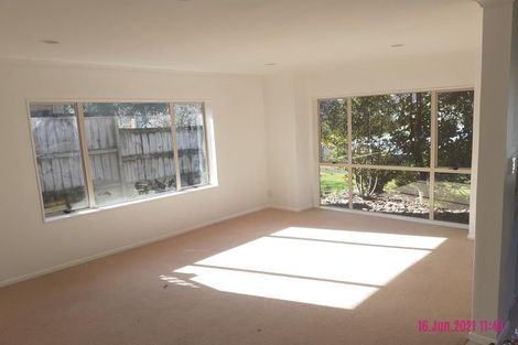Photo of property in 32 Sandwick Drive, Weymouth, Auckland, 2103