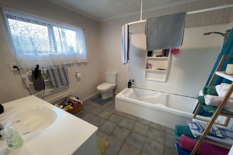 Photo of property in 12 Kentucky Way, Awapuni, Palmerston North, 4412