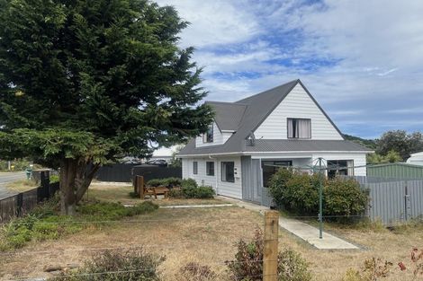 Photo of property in 4 Paetawa Road, Peka Peka, Waikanae, 5391