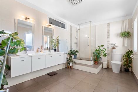 Photo of property in 62a Te Atatu Road, Te Atatu South, Auckland, 0610