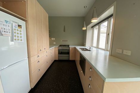 Photo of property in 102 Kelburn Parade, Kelburn, Wellington, 6012