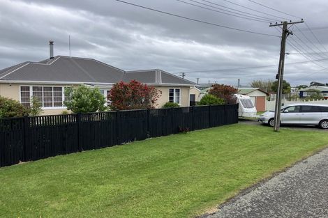 Photo of property in 1 Huia Street, Foxton Beach, Foxton, 4815