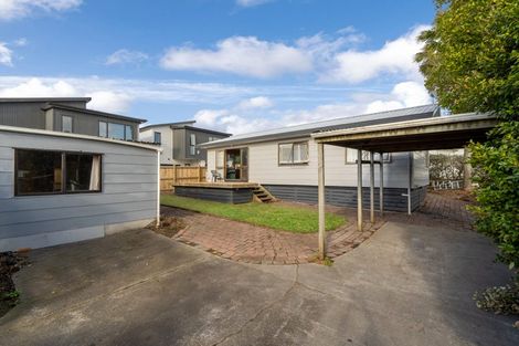 Photo of property in 1/19 Montgomery Avenue, Belmont, Auckland, 0622