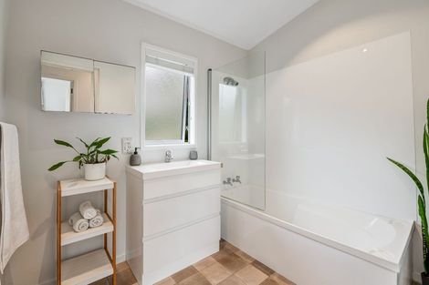 Photo of property in 7 William Bayes Place, Red Beach, 0932