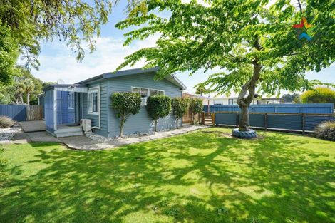 Photo of property in 30 Kilmarnock Street, Wallacetown, 9816