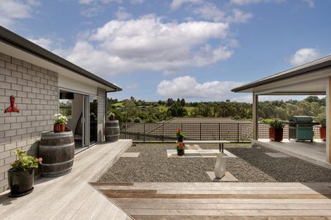 Photo of property in 111 Oteki Park Drive, Welcome Bay, Tauranga, 3112