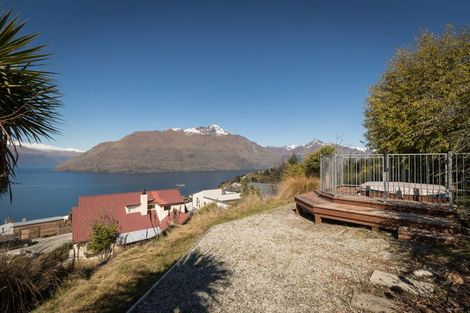 Photo of property in 141 Wynyard Crescent, Fernhill, Queenstown, 9300