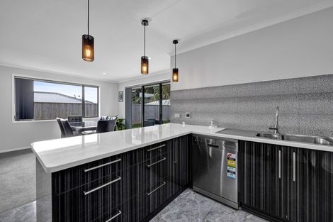 Photo of property in 6 Frederick Place, Whalers Gate, New Plymouth, 4310