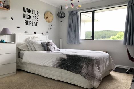 Photo of property in 9 Mcewen Crescent, Riverstone Terraces, Upper Hutt, 5018