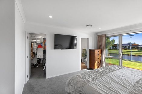 Photo of property in 62 Tiritiri Moana Drive, Pegasus, 7612