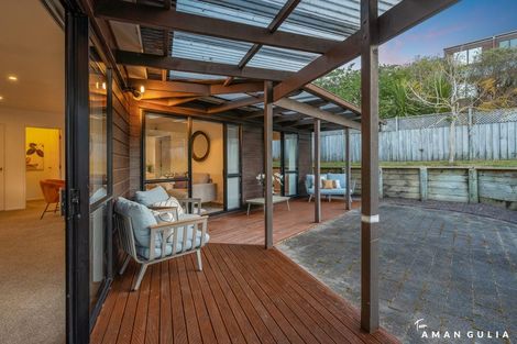 Photo of property in 2/26 Unsworth Drive, Unsworth Heights, Auckland, 0632