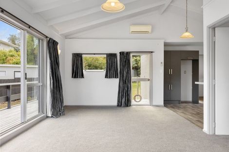 Photo of property in 32 Tremaine Avenue, Two Mile Bay, Taupo, 3330