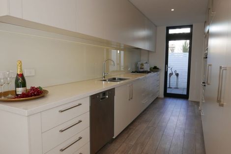 Photo of property in 10 Park Terrace, Christchurch Central, Christchurch, 8013