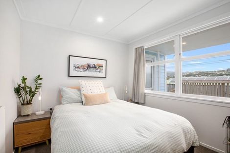 Photo of property in 23 Cara Crescent, Paparangi, Wellington, 6037