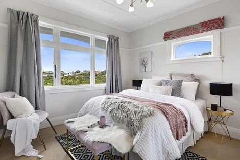 Photo of property in 17 Houghton Bay Road, Houghton Bay, Wellington, 6023