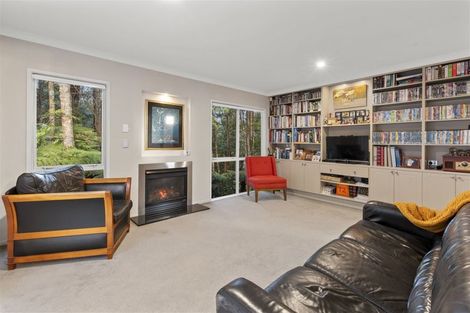Photo of property in 16 Kittiwake Drive, Schnapper Rock, Auckland, 0632