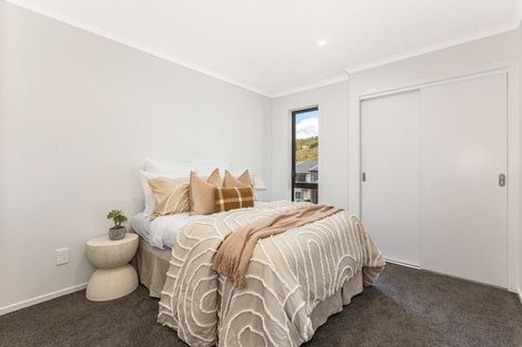 Photo of property in 32 Oakum Road, Whitby, Porirua, 5024