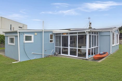 Photo of property in 13 Barber Street, Foxton Beach, Foxton, 4815