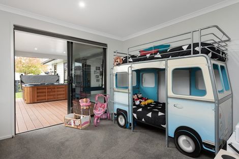 Photo of property in 2 Greystone Place, Omokoroa, 3114