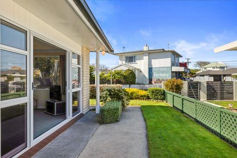 Photo of property in 3 Karaka Street, Merrilands, New Plymouth, 4312