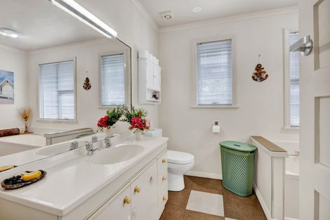 Photo of property in 425 Saint Aubyn Street, Lynmouth, New Plymouth, 4310