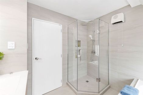 Photo of property in 241a Bucklands Beach Road, Bucklands Beach, Auckland, 2012