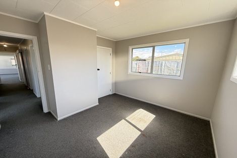Photo of property in 27 Blake Street, Waitara, 4320