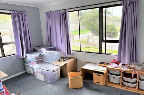 Photo of property in 27 Mexted Terrace, Tawa, Wellington, 5028