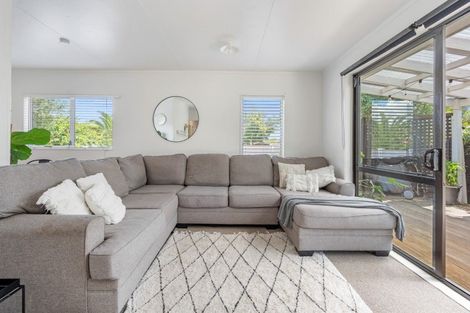 Photo of property in 16 Moki Place, Ruakaka, 0116