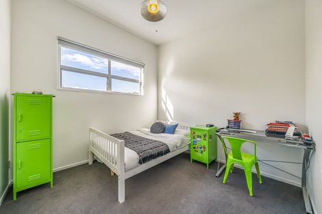 Photo of property in 17 Scoresby Grove, Whitby, Porirua, 5024